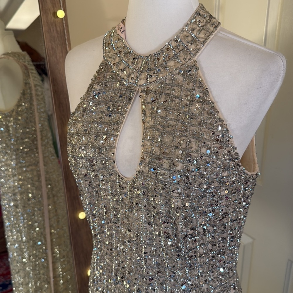 MAC DUGGAL
Silver Embellished Halter Neck Keyhole Gown - Picture 6 of 17